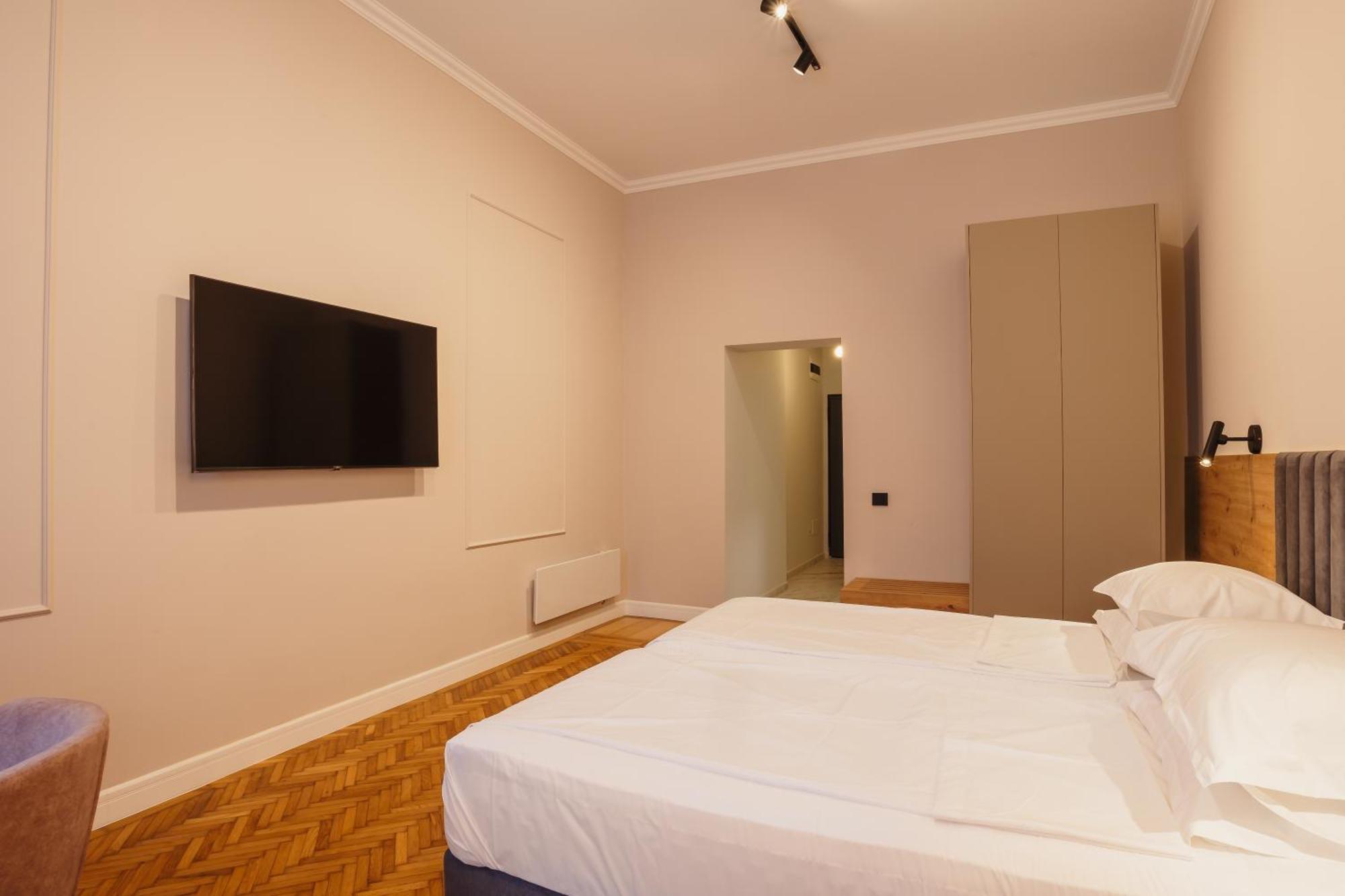 Bloom Downtown Suites Cluj-Napoca Exterior photo