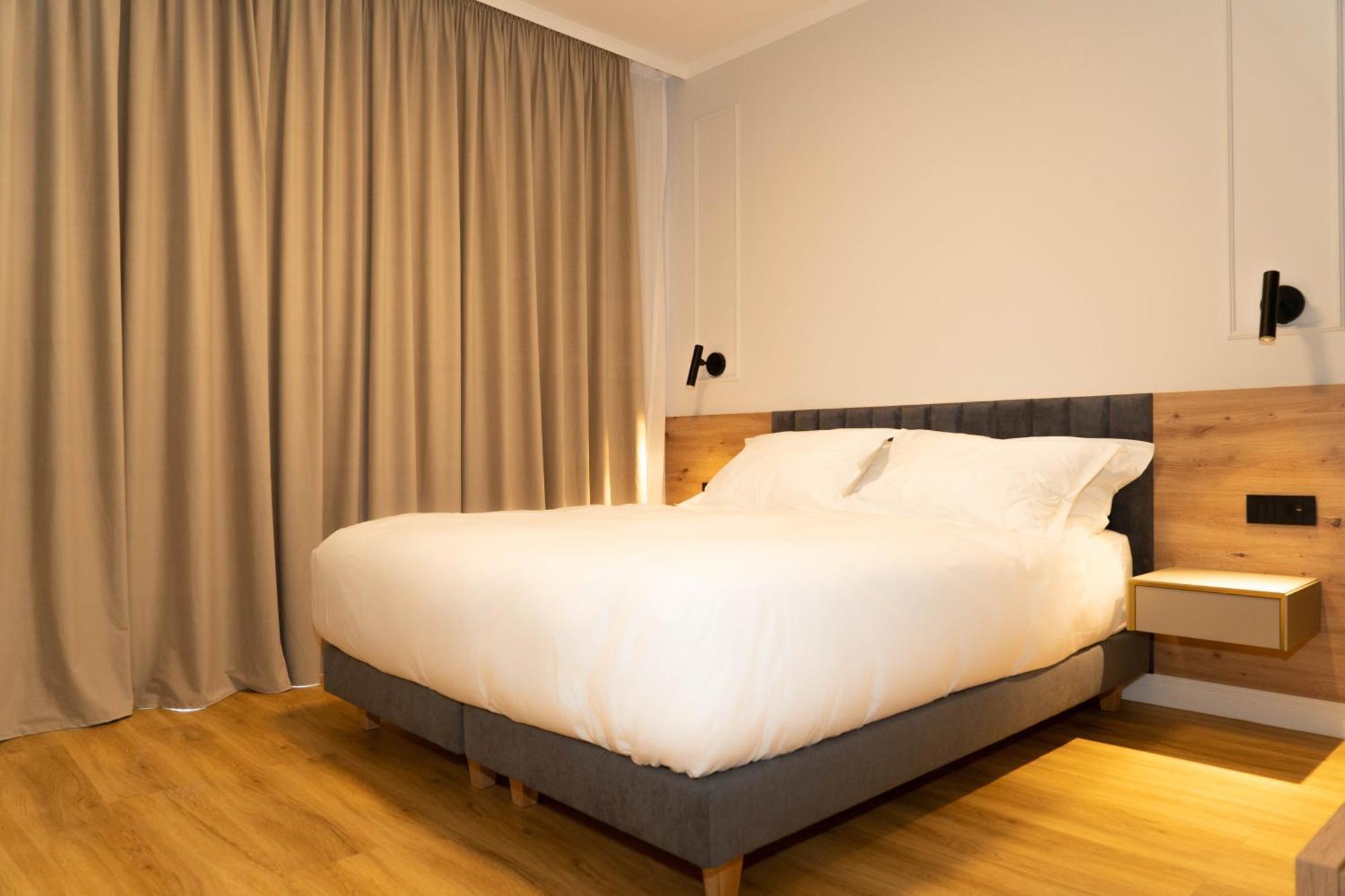 Bloom Downtown Suites Cluj-Napoca Exterior photo